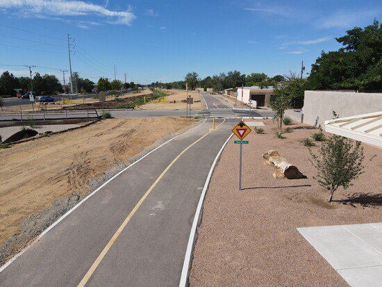 Paseo del Bosque Trail 