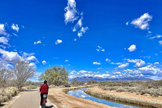 Paseo del Bosque Trail 
