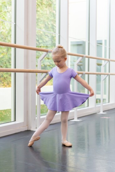 A Children's Division student shows her tendu à la seconde!