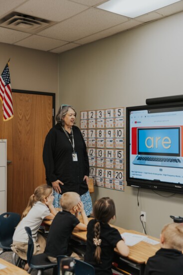 Renee Ortado teaching kindergarten students