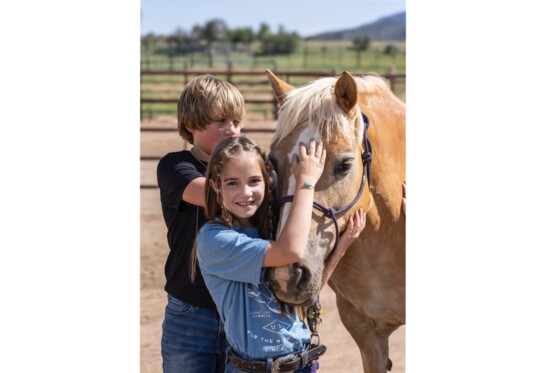 Connecting with horses helps young people deal with anxiety and neurodifferences.