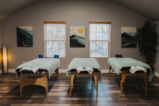 The relaxing atmosphere of a Spinal Flow Therapy session at True Therapeutics.