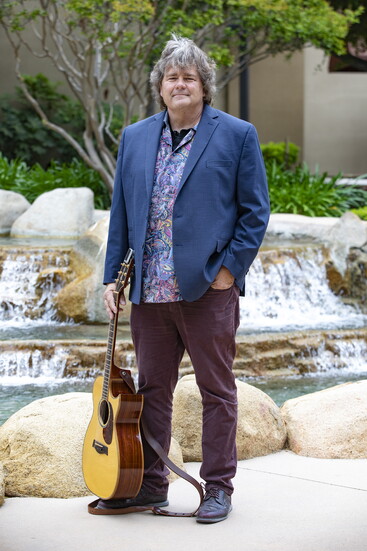 Vince Mendoza brings the valley to life with soulful guitar melodies and timeless vocals.