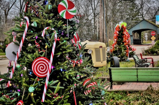 Long Grove merchants go all out for the holidays.