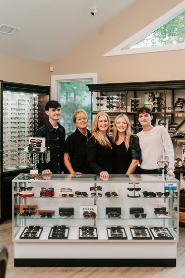 The Jan’s Optical Team 