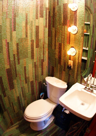 A Wahopi bathroom, in earth-tone tiles.