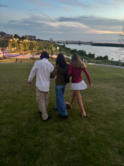 Walking in Tom Lee Park