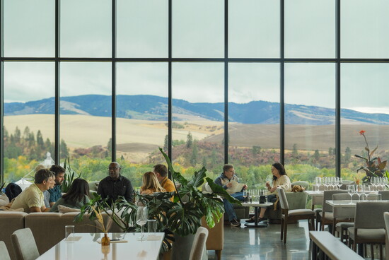 Echolands tasting room. Photo by Bea Murray.
