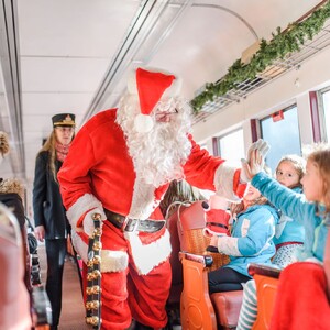 2018_wcrr_christmas_santa_train_58-300?v=2