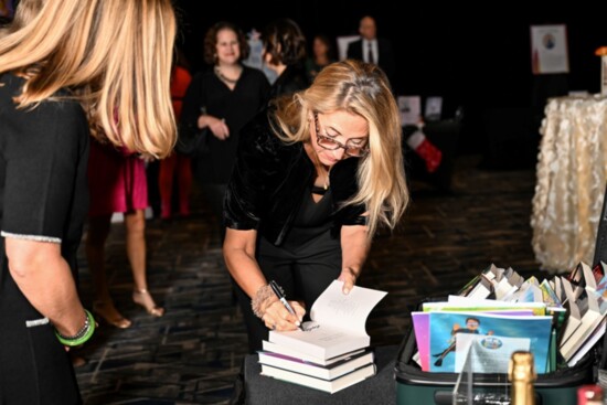 Guests lined up to have their books signed by bestselling author Lisa Jewell during the 20th annual Signature Author Series event.