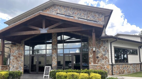 The entrance to Stone Ridge Veterinary Medical Center & Pet Resort.