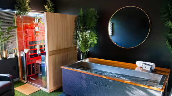 The Elite Health Resort Fire & Ice Room combines access to the infrared sauna and cold plunge.