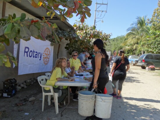 Working in Mexico to help families have safe drinking water at home. 