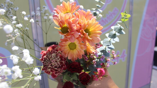 A beautiful floral arrangement created at Comet Creation Flower Bar's mobile flower bar.