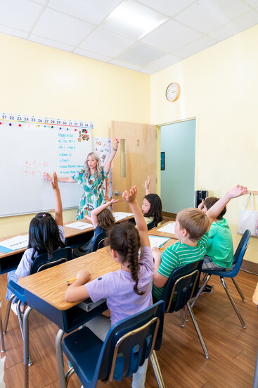 Lissa Johnson with students in a Russian School of Math classroom.