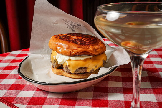 Star Rover, Cheeseburger. Photo by Rocket Farm Restaurants