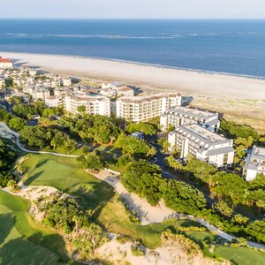 lifestyle%20-%20vacation-rentals-at-wild-dunes-resort-p043-golf-course-grounds-aerial16x9-300?v=1