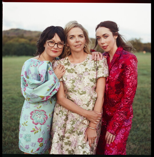 I'm With Her: Sara Watkins, Aoife O’Donovan, and Sarah Jarosz.