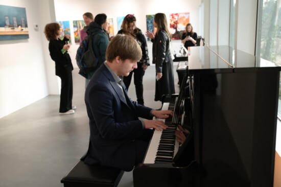Daniel Hankes performing classical piano music 